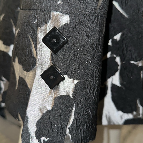 Super cute blazer. IC by Connie K. - Picture 4 of 6